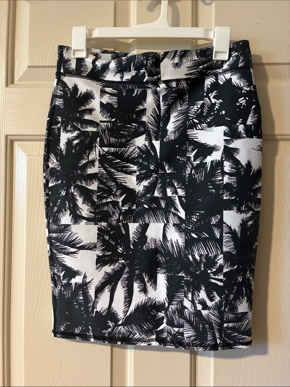 Fabletics Black and White Palm-Print Pencil Skirt